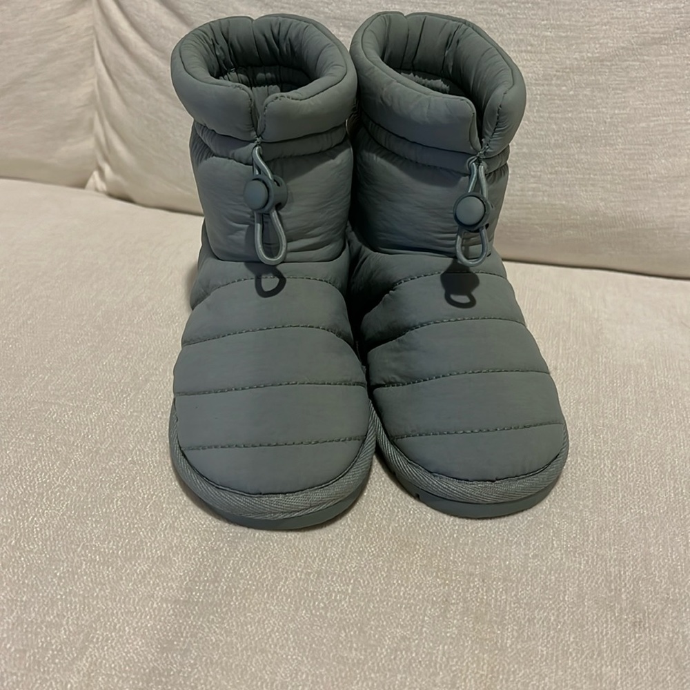 Zara Home kid’s boots size 26